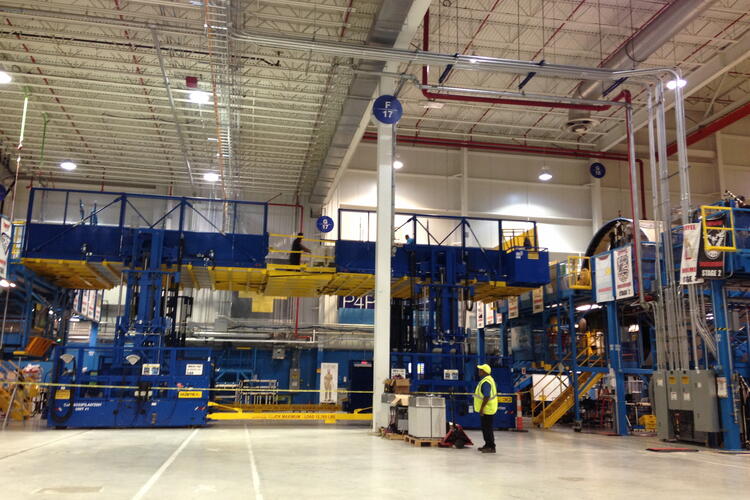 HUBTEX omnidirektionale Montageplattform EPL in der Flugzeugfertigung