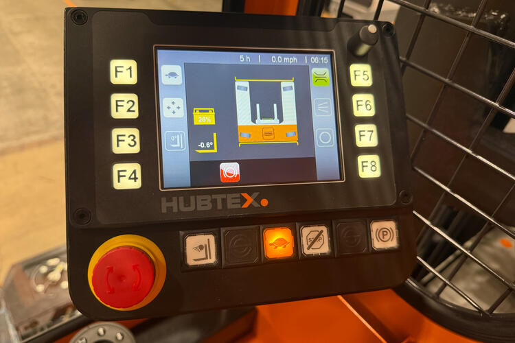 HUBTEX Clear Aisle Assist shows protruding loads on HIT display