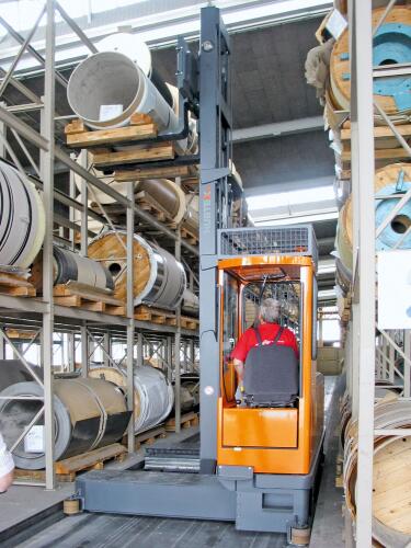 HUBTEX ESTL stores a steel coil
