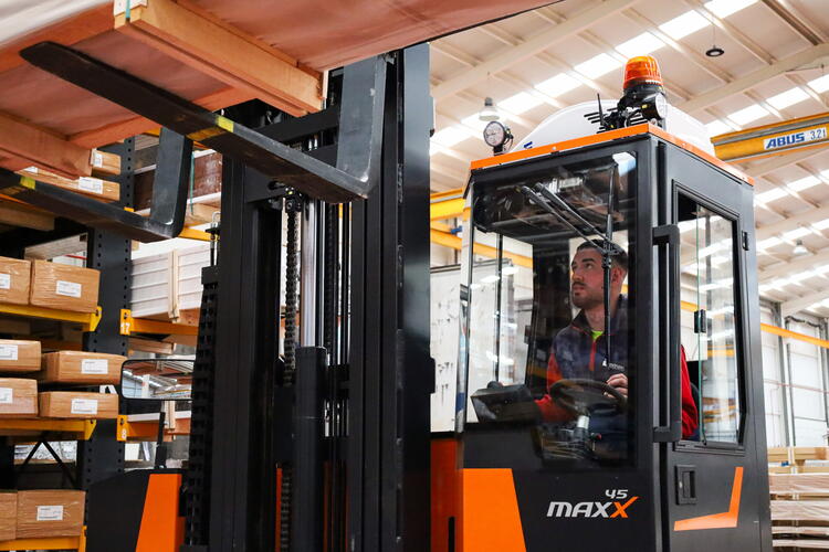 HUBTEX carretilla multidireccional MAXX con cabina ergonómica