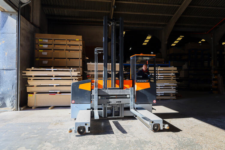 HUBTEX carretilla multidireccional PHOENIX en Lamiplast