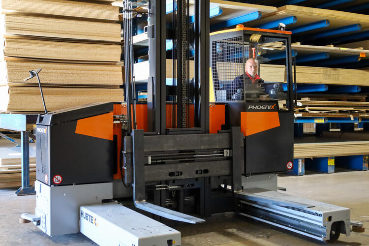 HUBTEX carretilla multidireccional PHOENIX maneja cargas largas