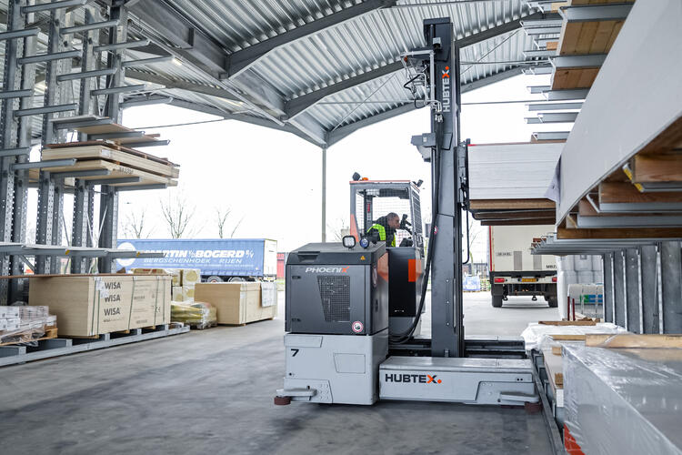 HUBTEX Phoenix MQ35 in outdoor use at TABS Tilburg