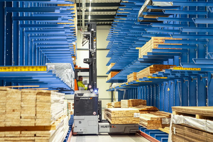 Handling long timber in a narrow aisle