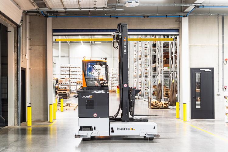 Maxx45 von Hubtex im Einsatz bei Awood