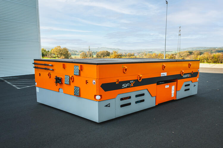 VW receives the Hubtex SFX 65 platform truck for in-plant heavy-load Transport