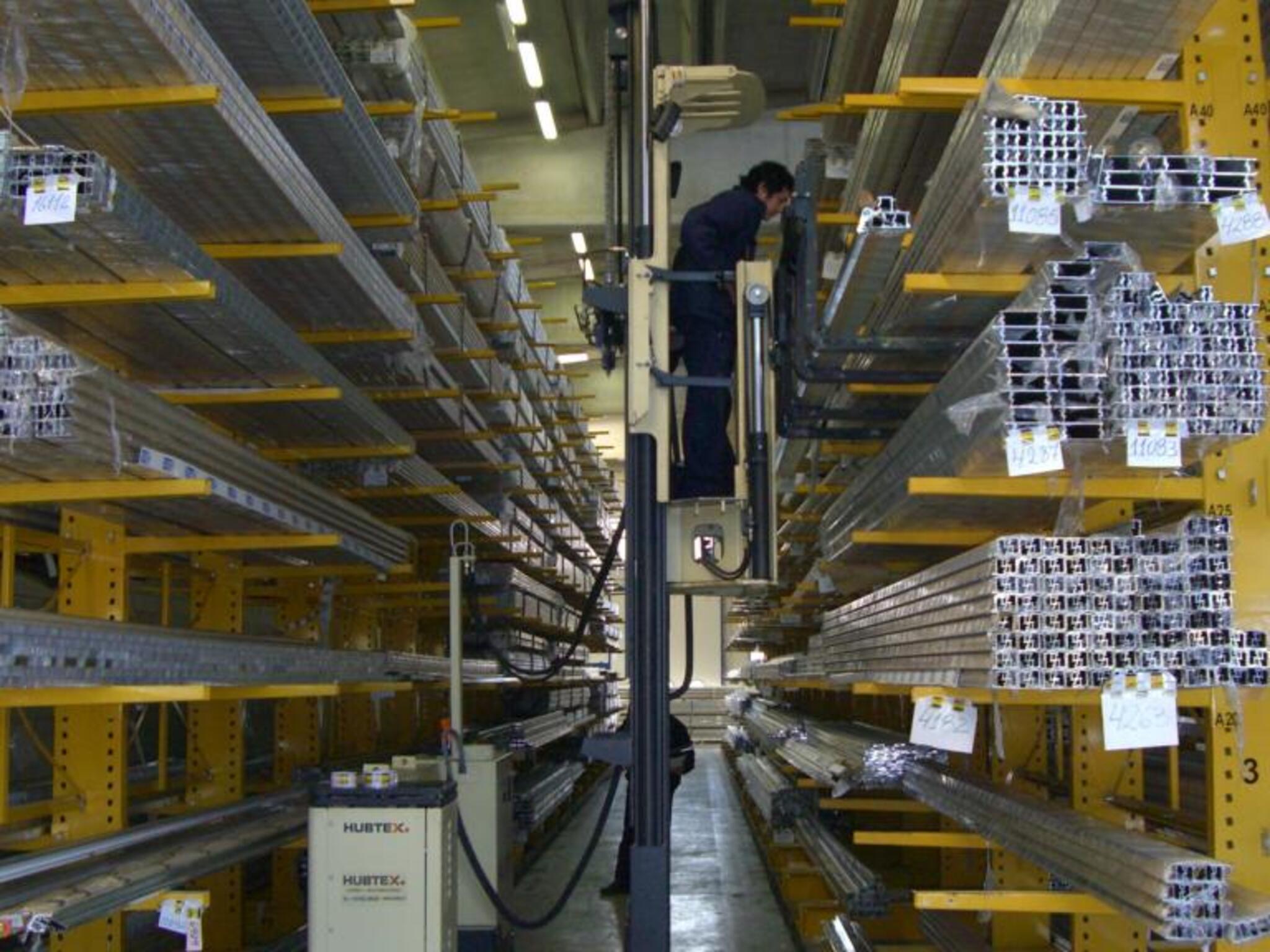 Der MU-OP bietet die Möglichkeit direkt von der Standkabine aus kommissionieren zu können