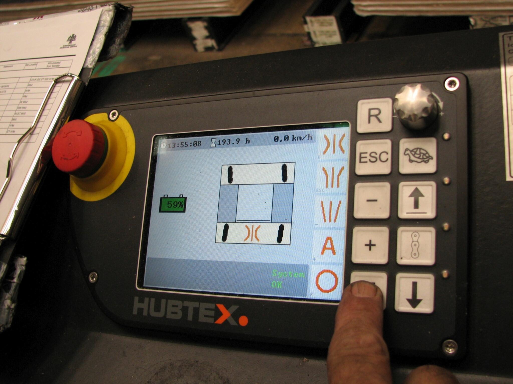 Das übersichtliche Multifunktionsdisplay von HUBTEX