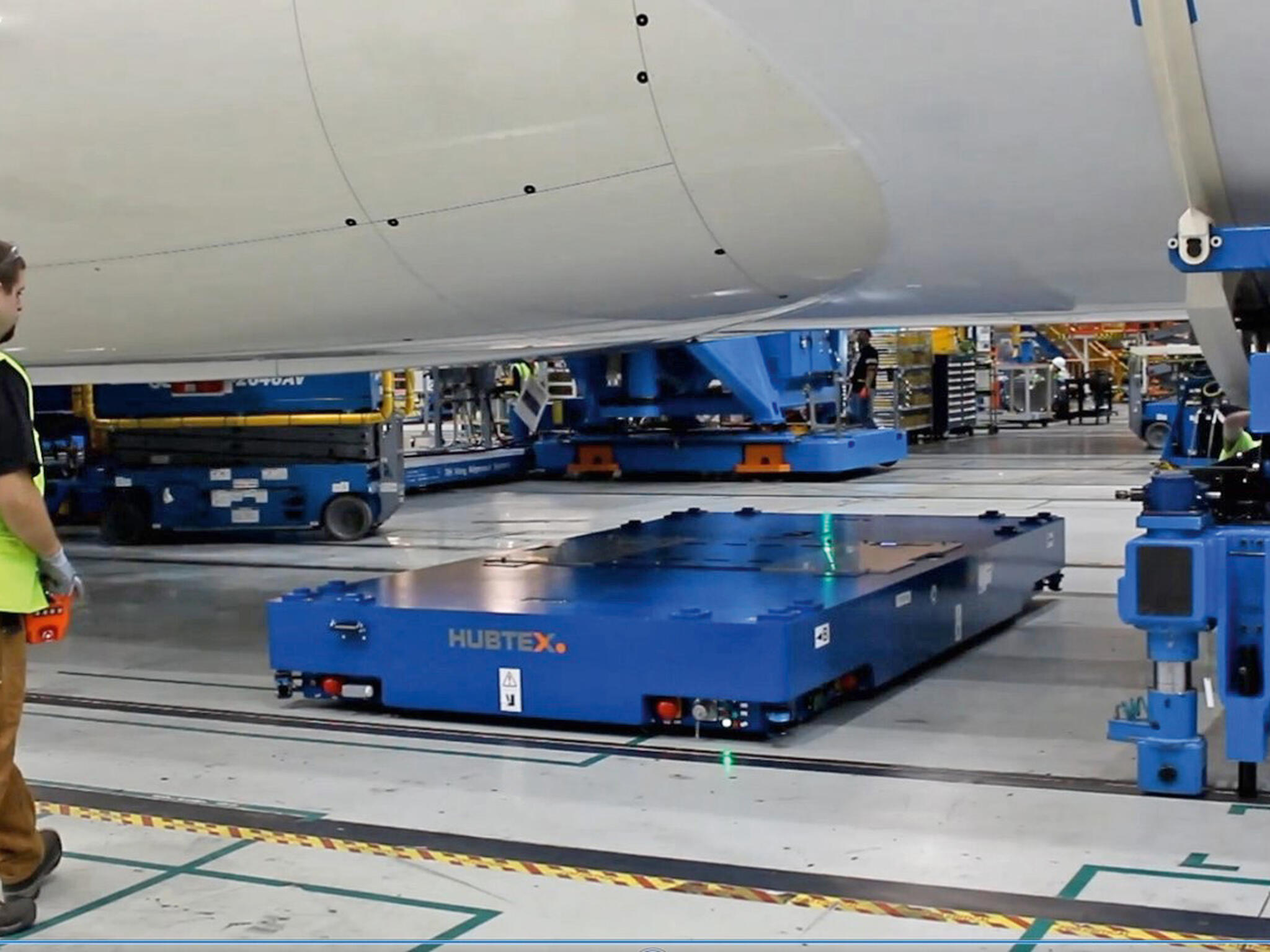 HUBTEX fuselage transporter in operation