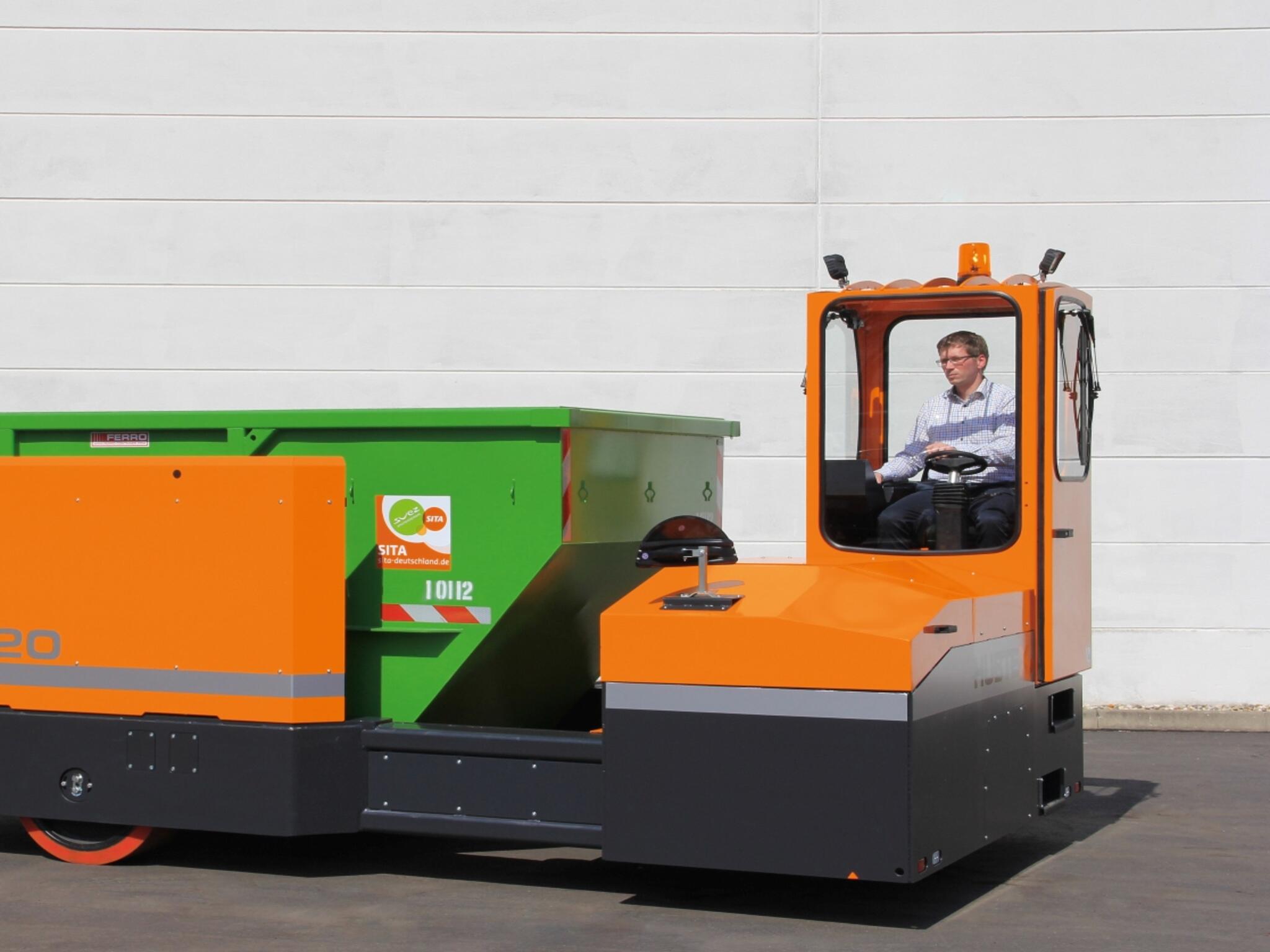 Container transporter with swivel arm from HUBTEX