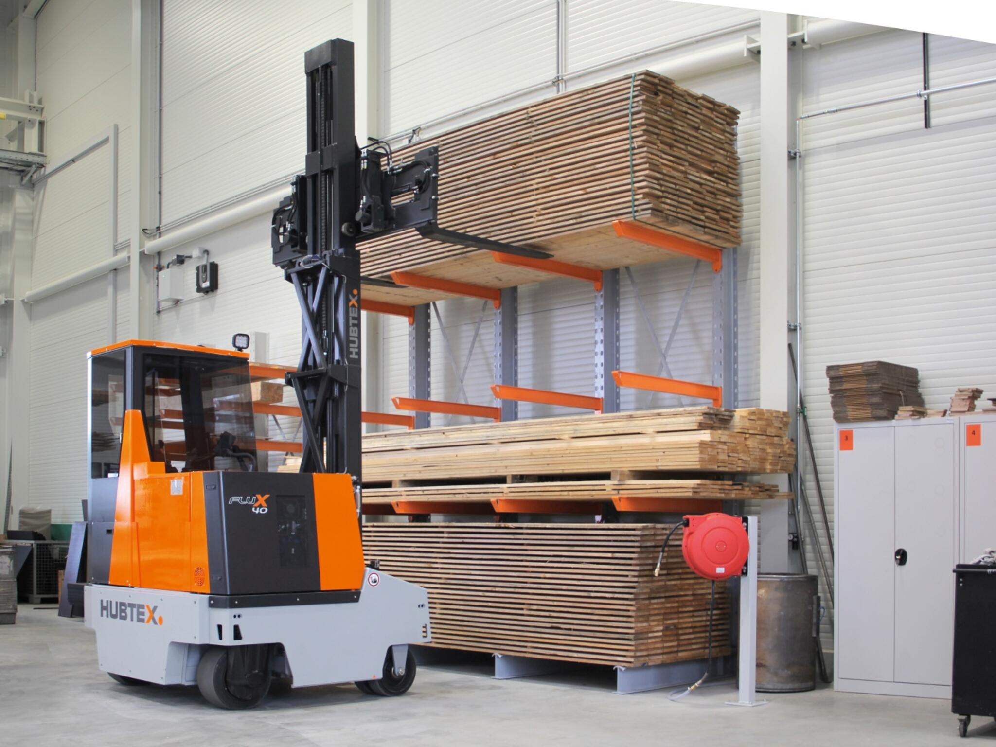 FluX40 from HUBTEX transporting timber