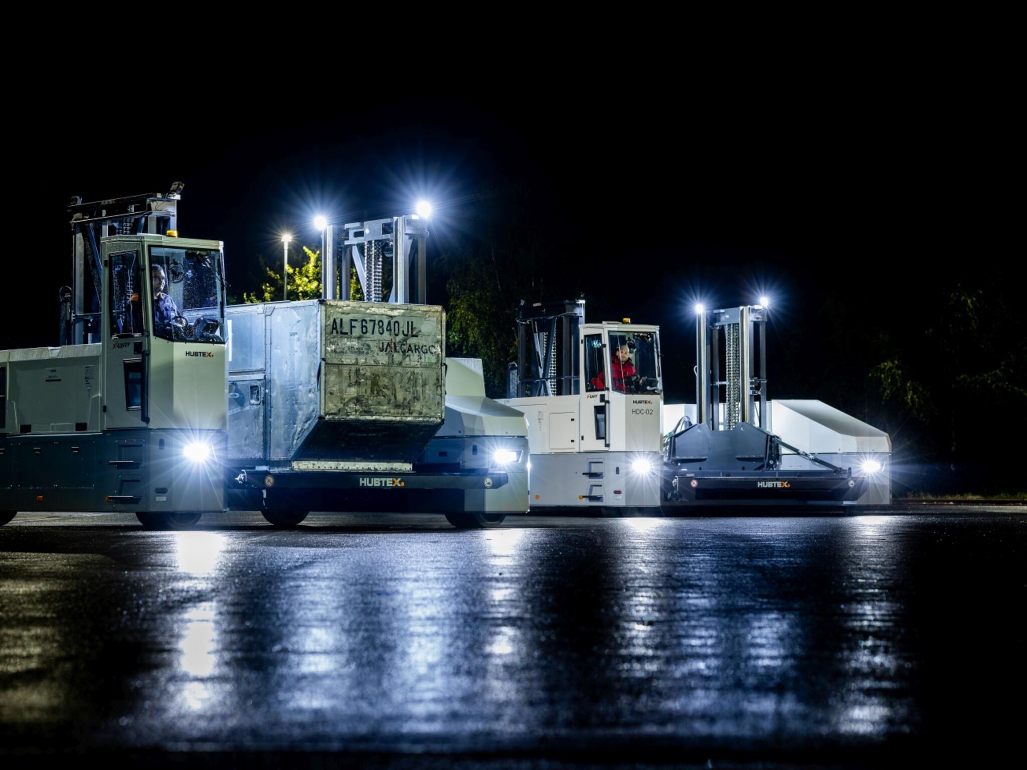 Der X-Way Mover von HUBTEX | DIMOS lässt sich auch im Dunkeln problemlos manövrieren