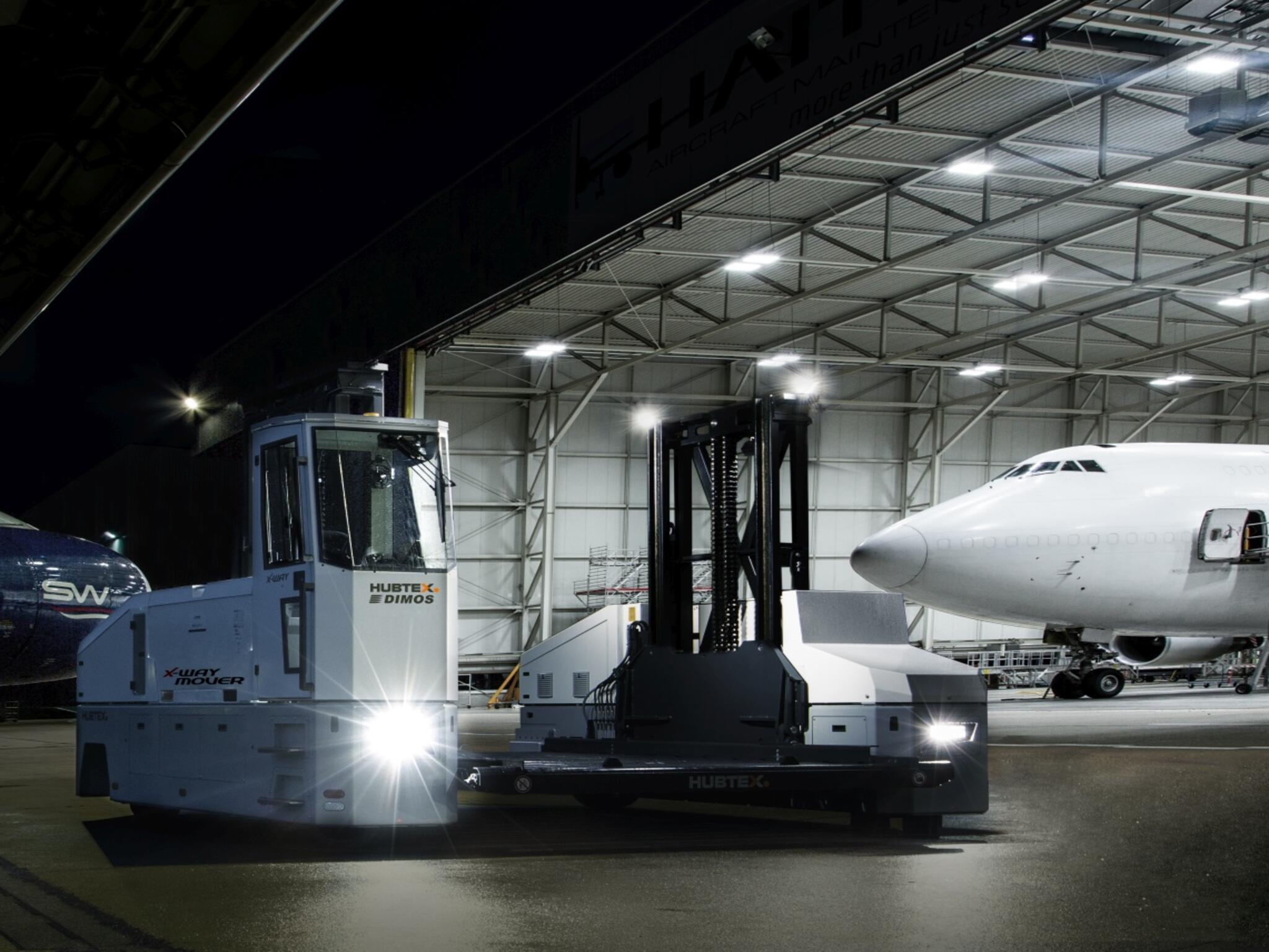 X-Way Mover von HUBTEX und Dimos im Einsatz am Flughafen