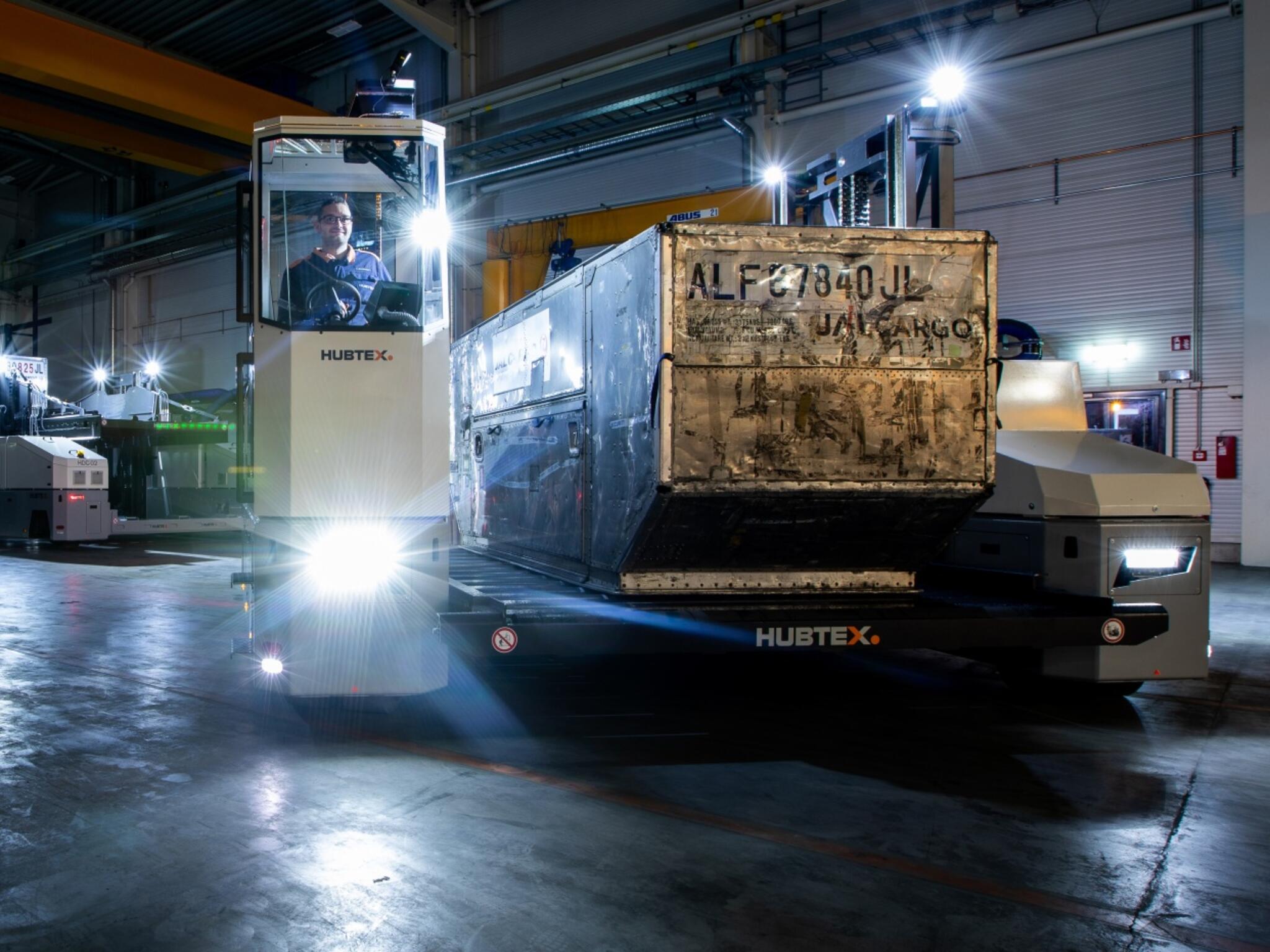 The X-Way Mover from HUBTEX | DIMOS for transporting ULDs