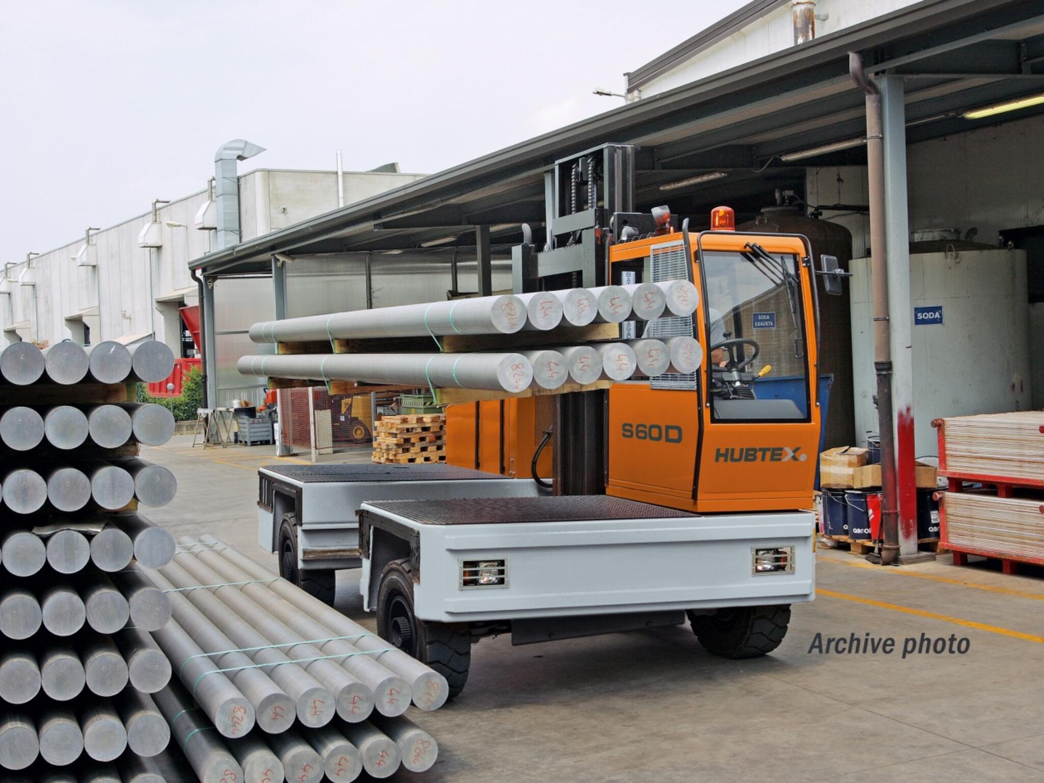 HUBTEX side loader forklift for handling long loads in the warehouse