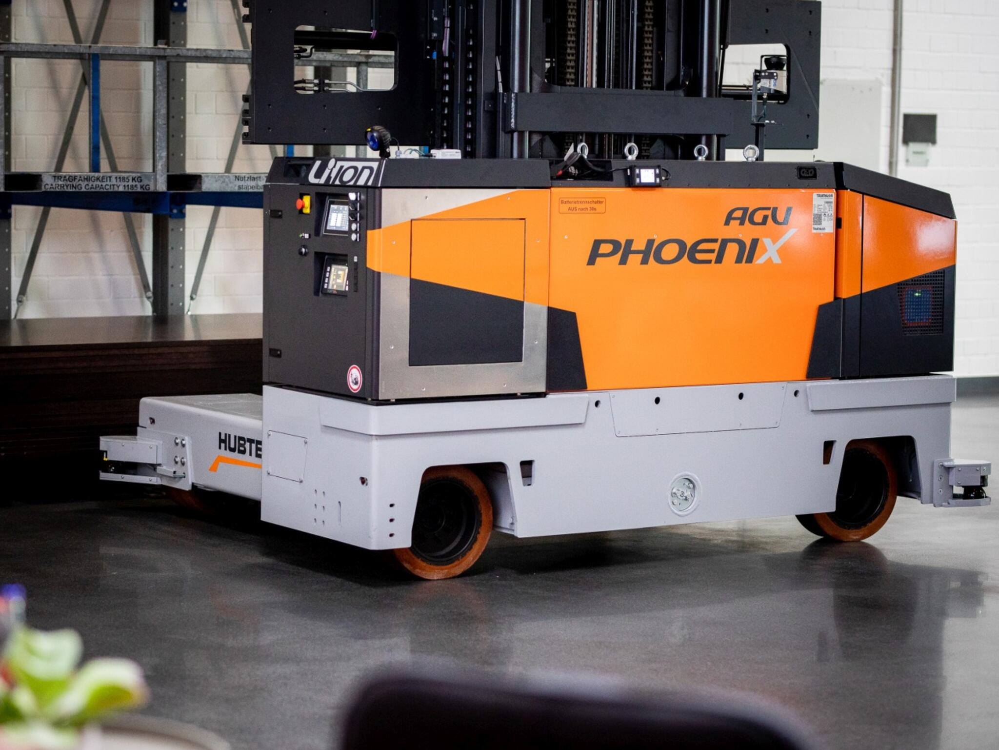 Phoenix AGV van HUBTEX in actie