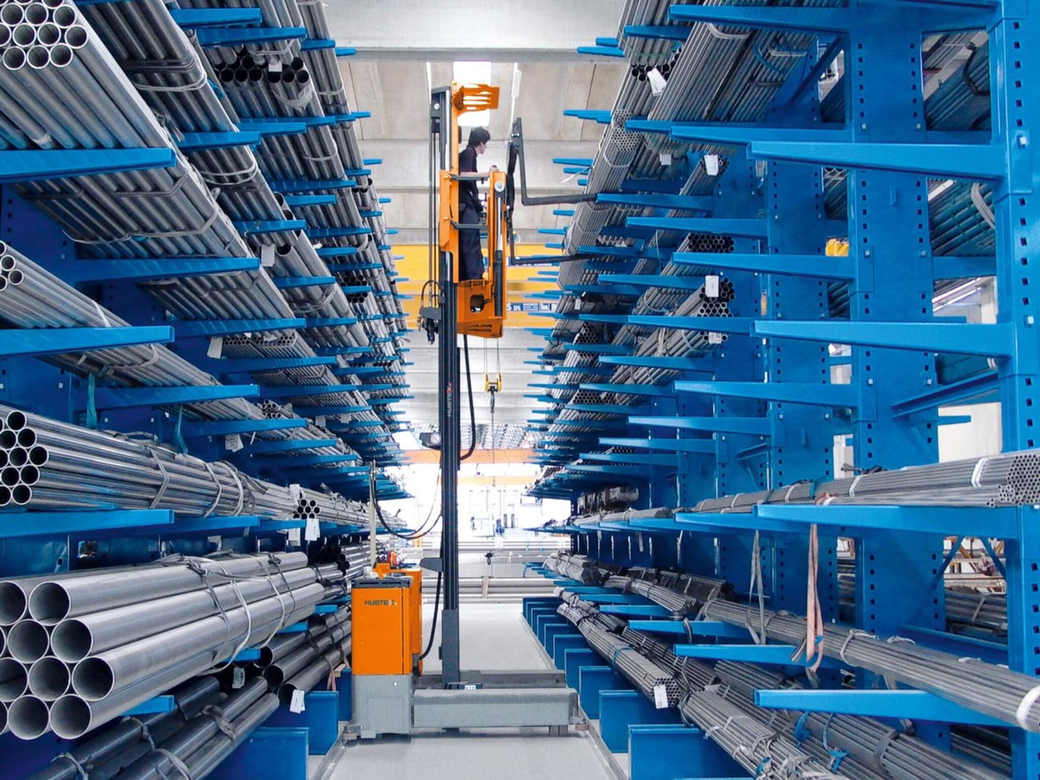 Sideloader stores aluminum in high rack