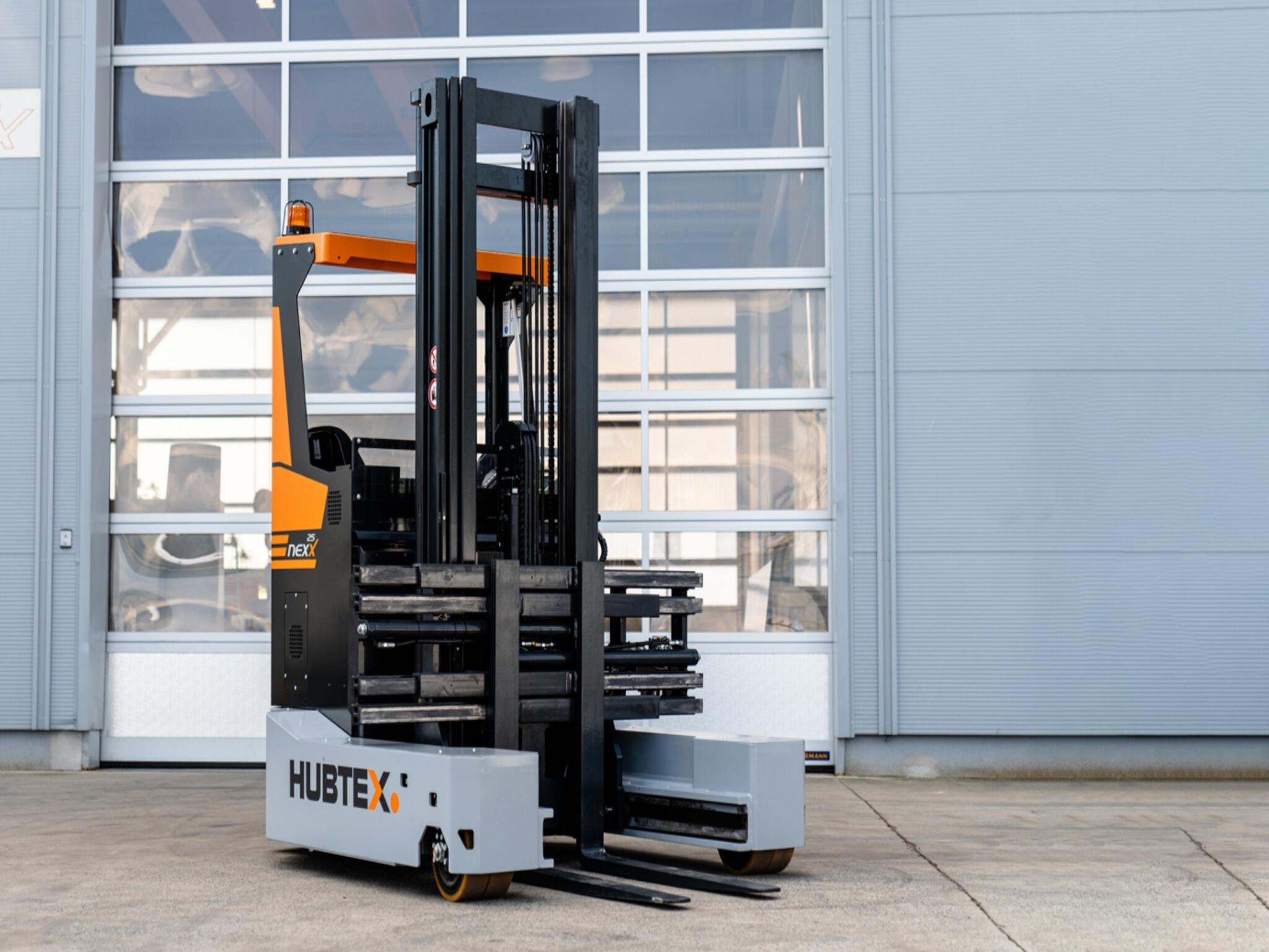 Multidirectional reach truck NexX from Hubtex