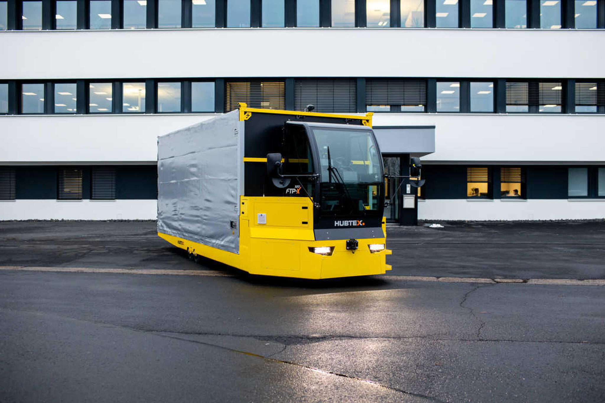 HUBTEX Fahrzeugtransport FTP zum sicheren innerbetrieblichen Transport ...