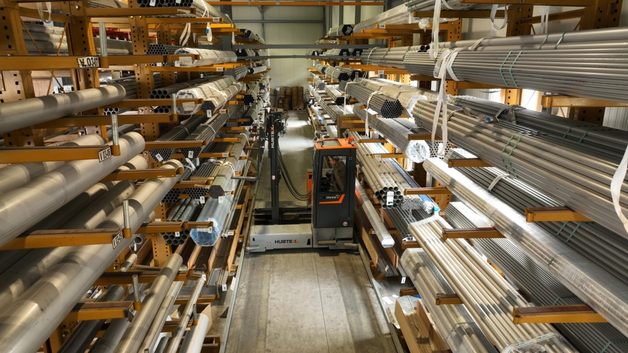 MaxX 30 kommissionieren in Schmalgang