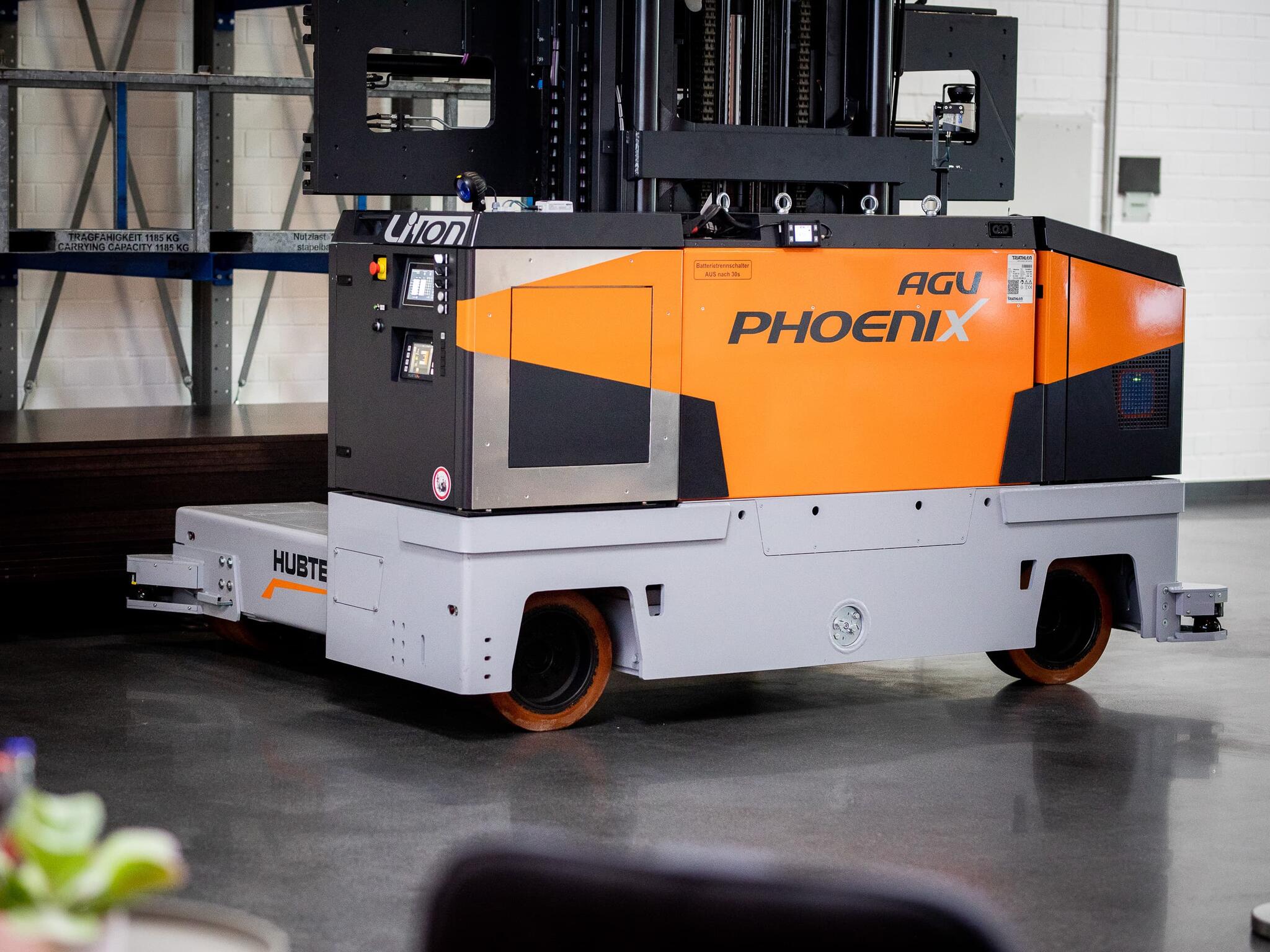 Phoenix AGV Mehrwegestapler Lasernavigation