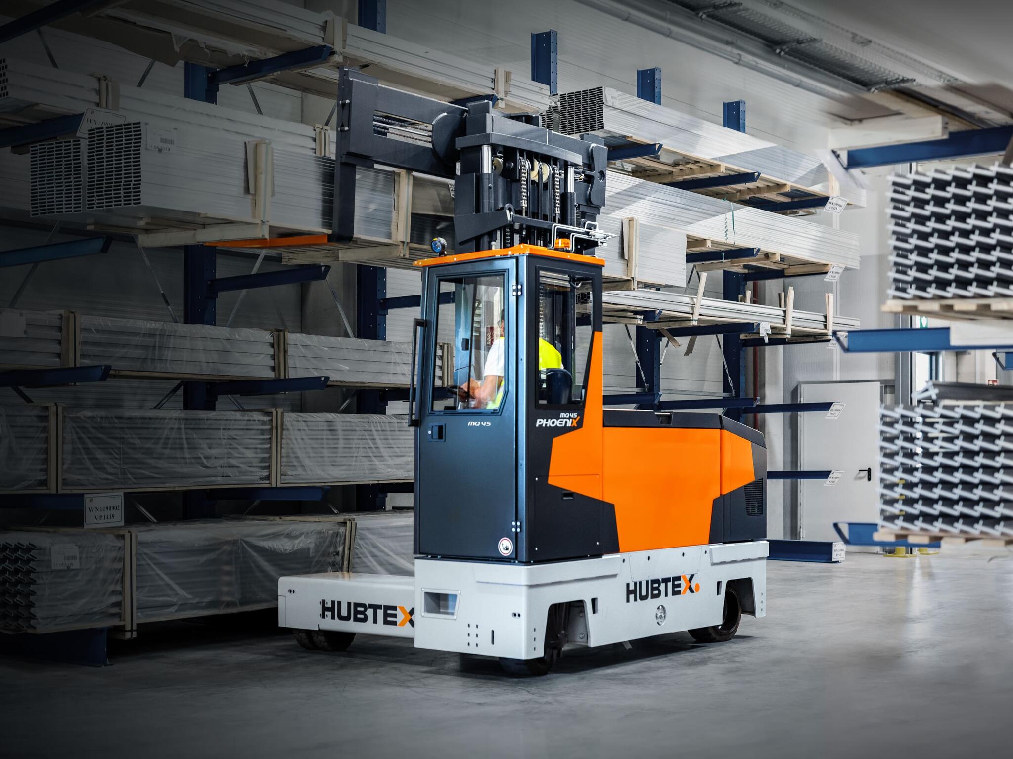 Phoenix ESTL multidirectionele vorkheftruck in de bouwmaterialenhandel