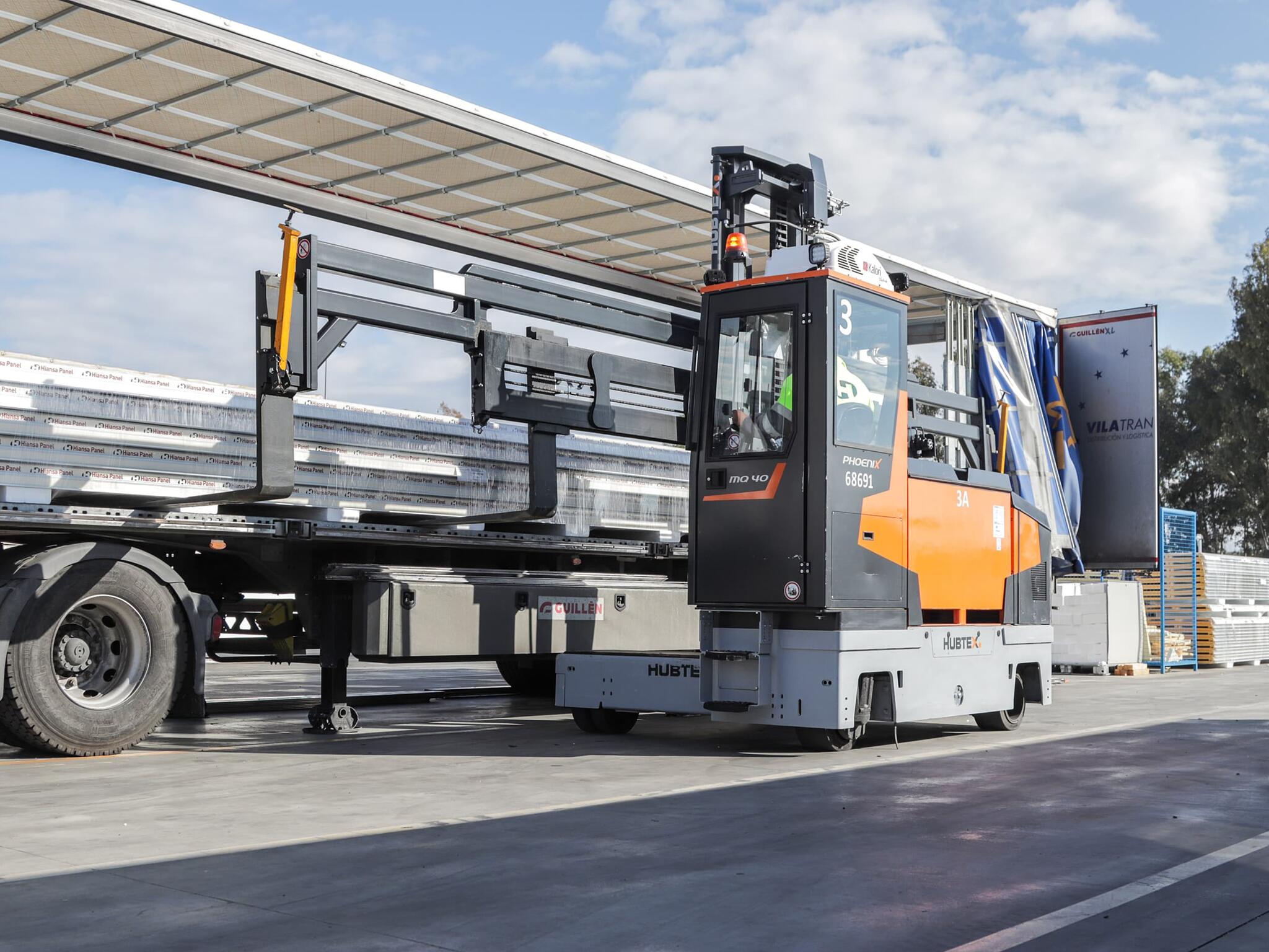 PhoeniX LKW beladen