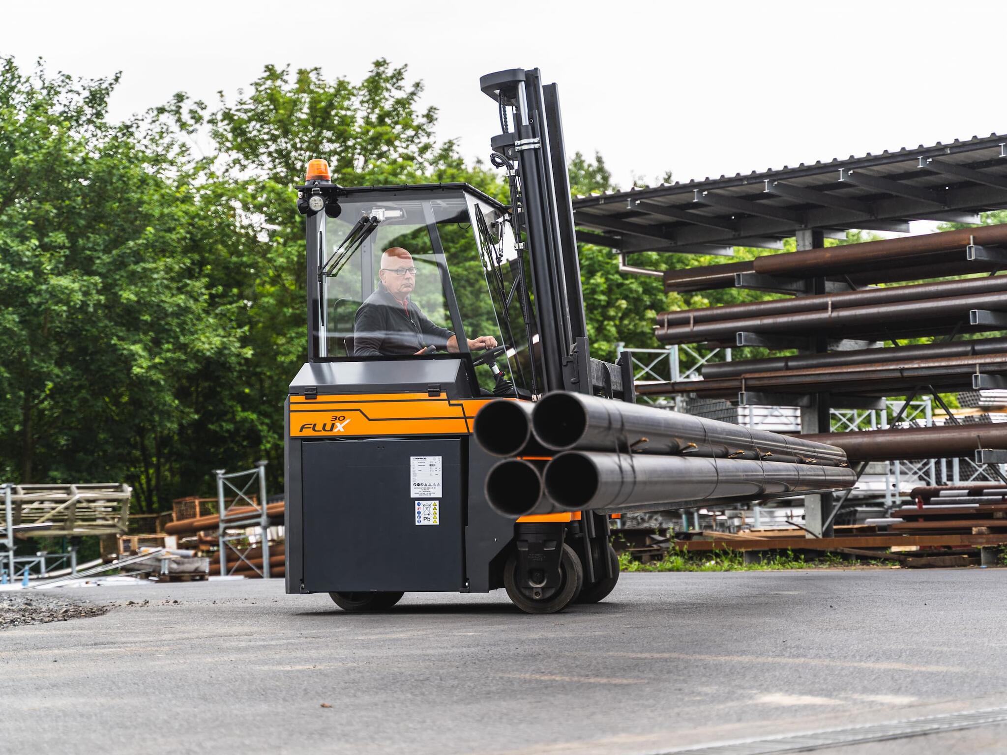 Multidirectional fork Flux 30 transports long pipe