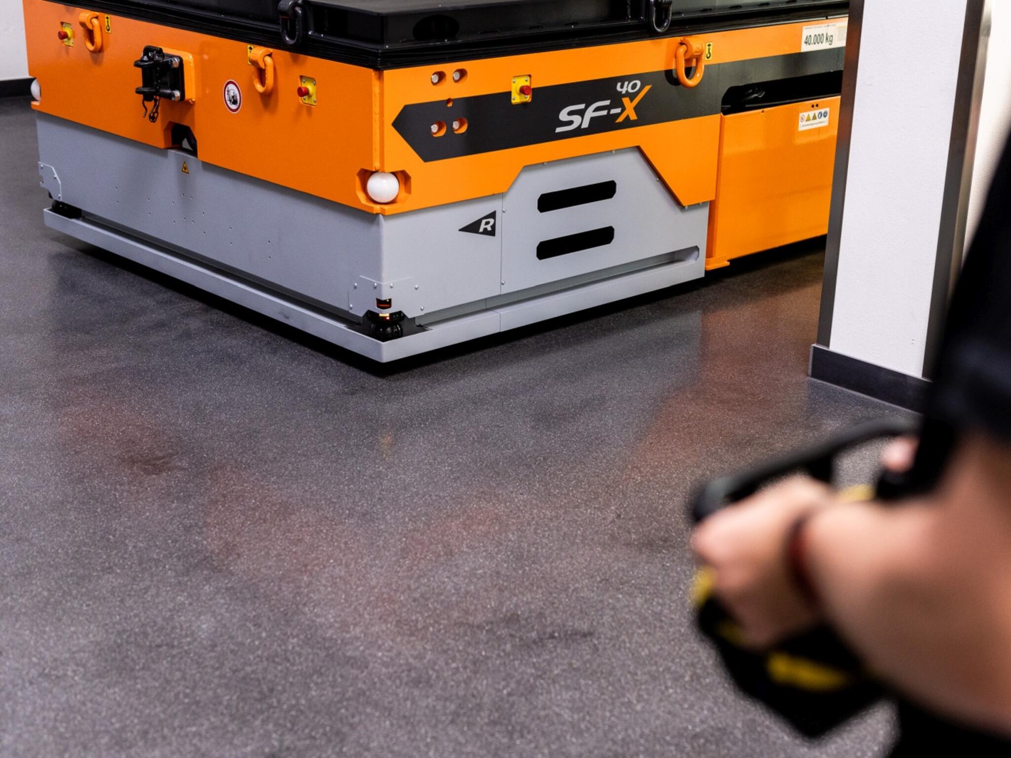 New SFX platform transporter – lighting equipment ensures greater safety