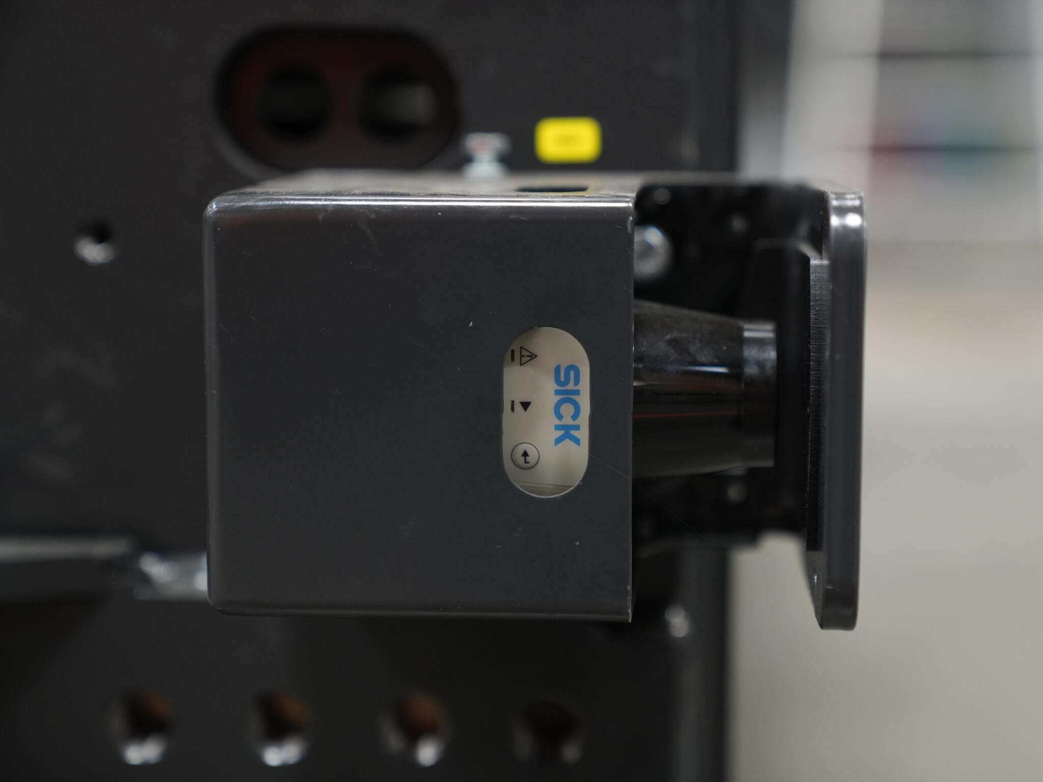 HUBTEX Clear Aisle Assist with Lidar sensors monitors narrow aisles for protruding loads