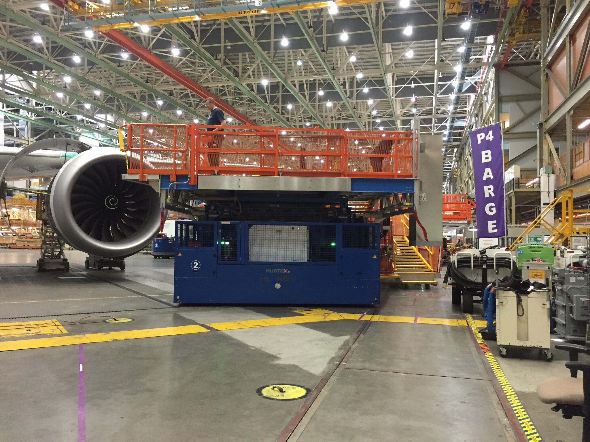 Hubtex HL-AGV for mobilizing work platforms in the aviation industry