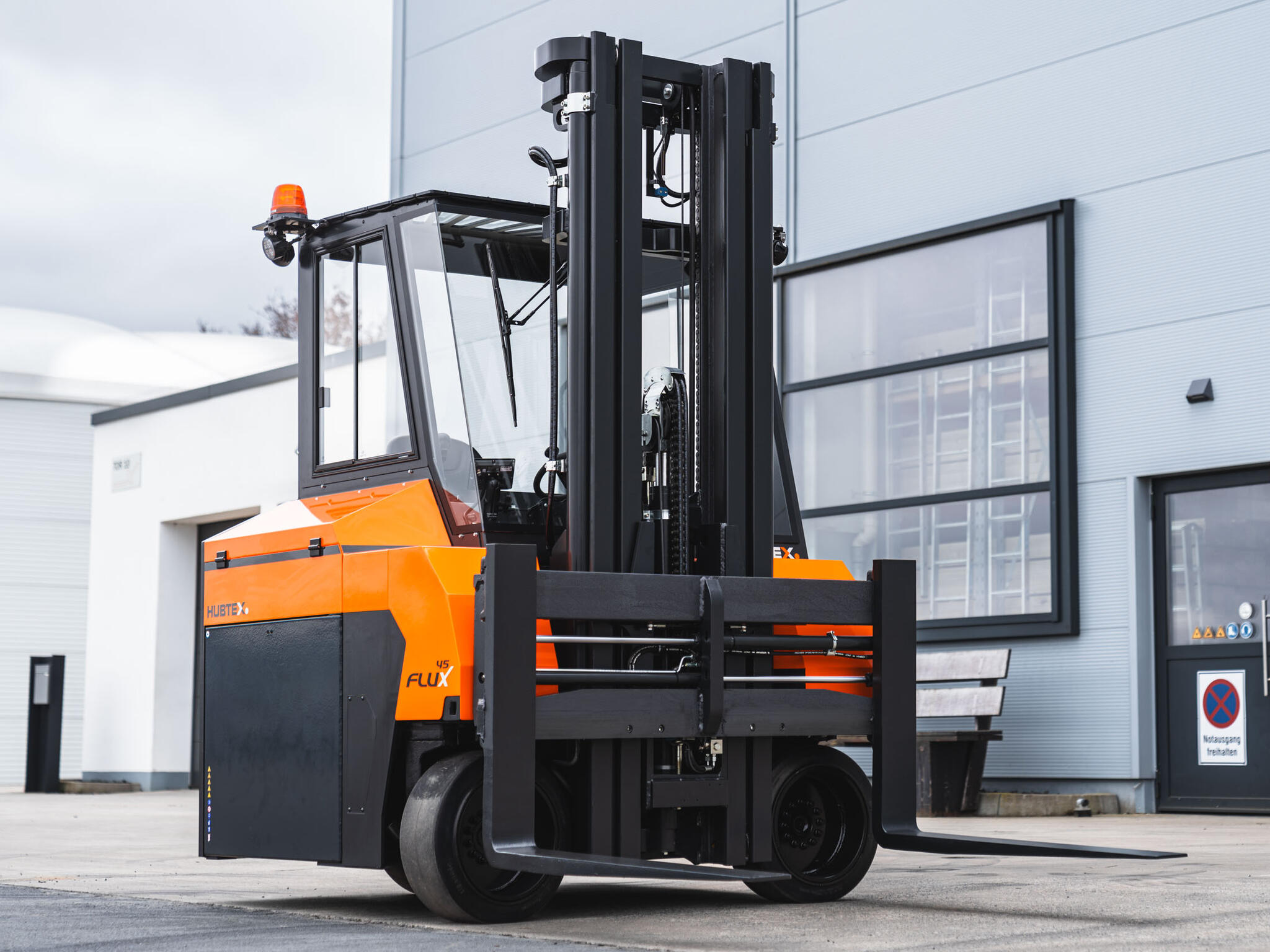 HUBTEX Multidirectional Counterbalance Forklift