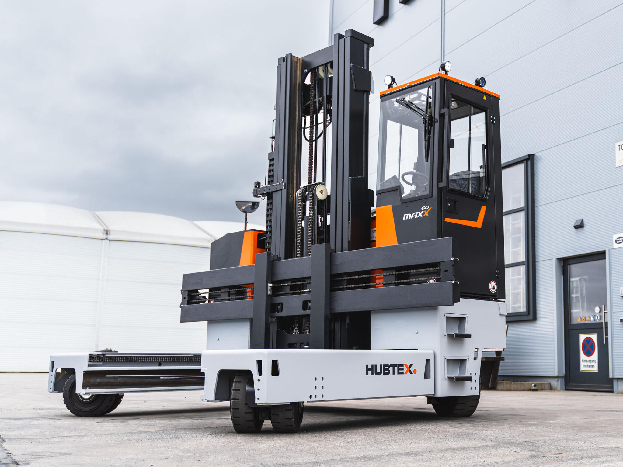 HUBTEX MaxX 60 Electric Outdoor Forklift