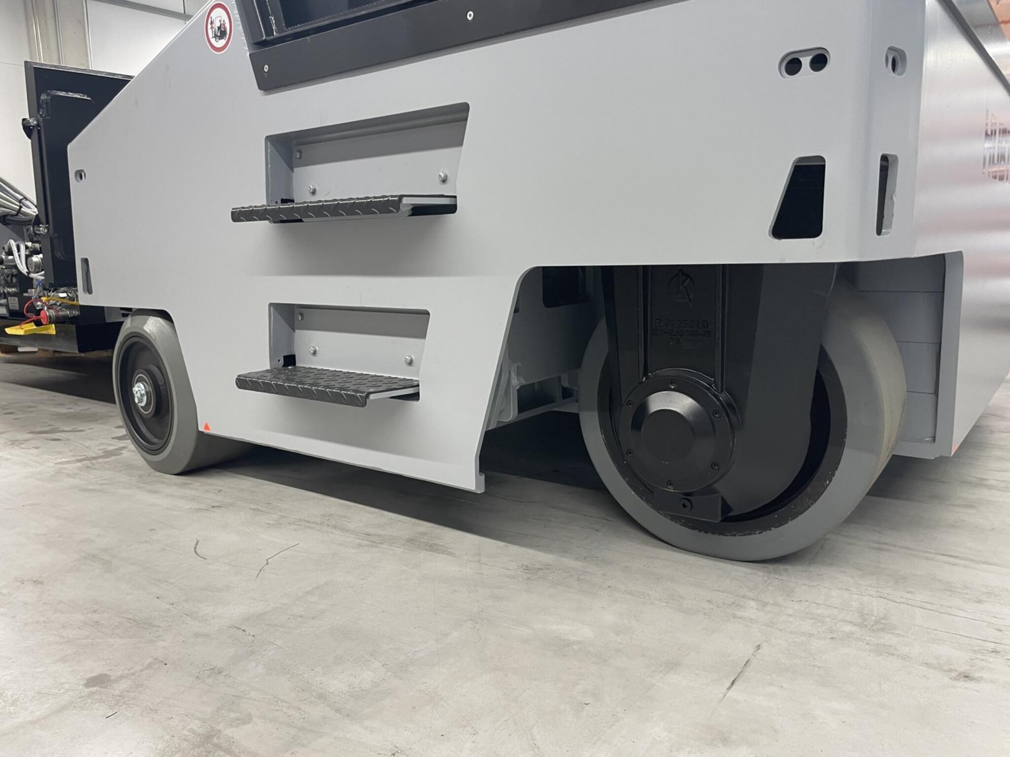 HUBTEX Heavy-Duty Multidirectional Counterbalance Forklift