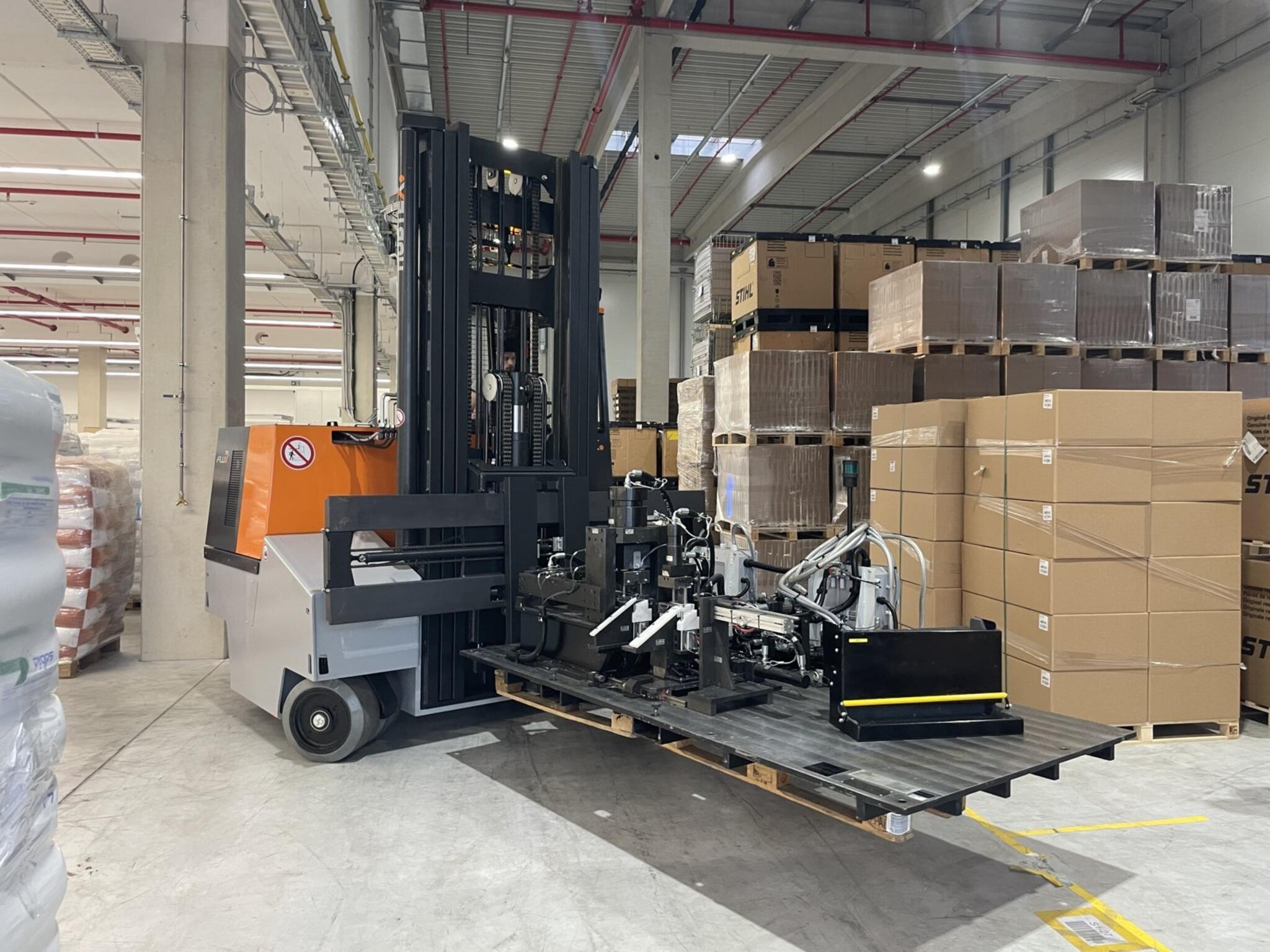 HUBTEX 15000lb Counterbalance Forklift FluX