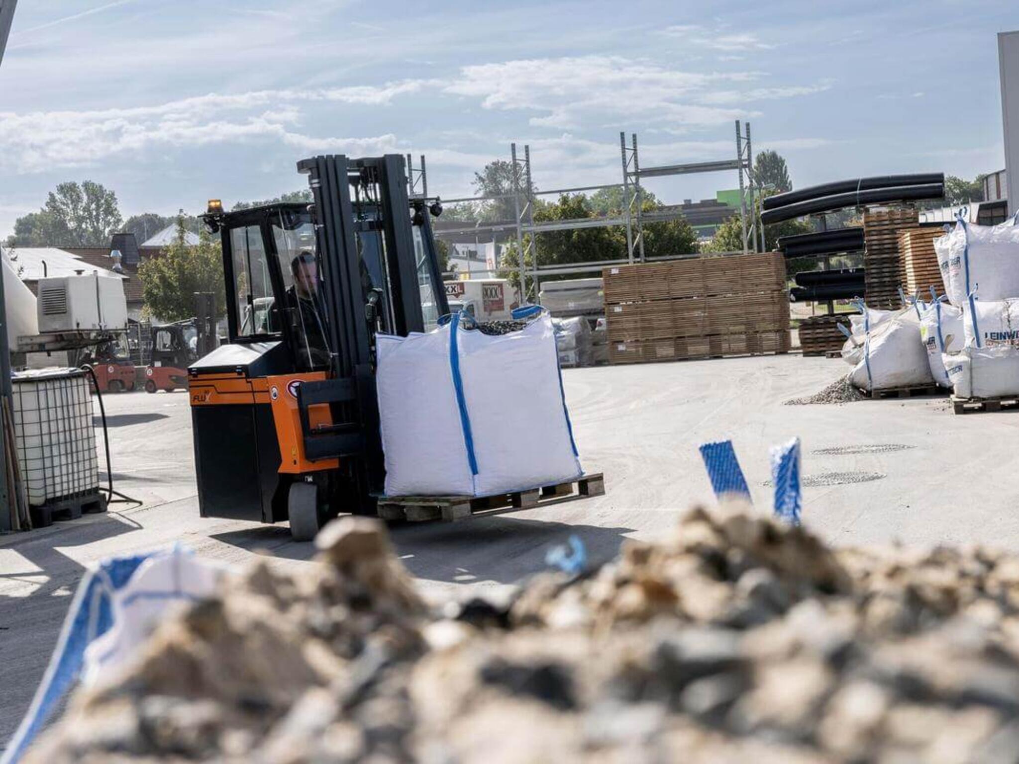 HUBTEX Multi Directional Counterbalance Forklift FluX