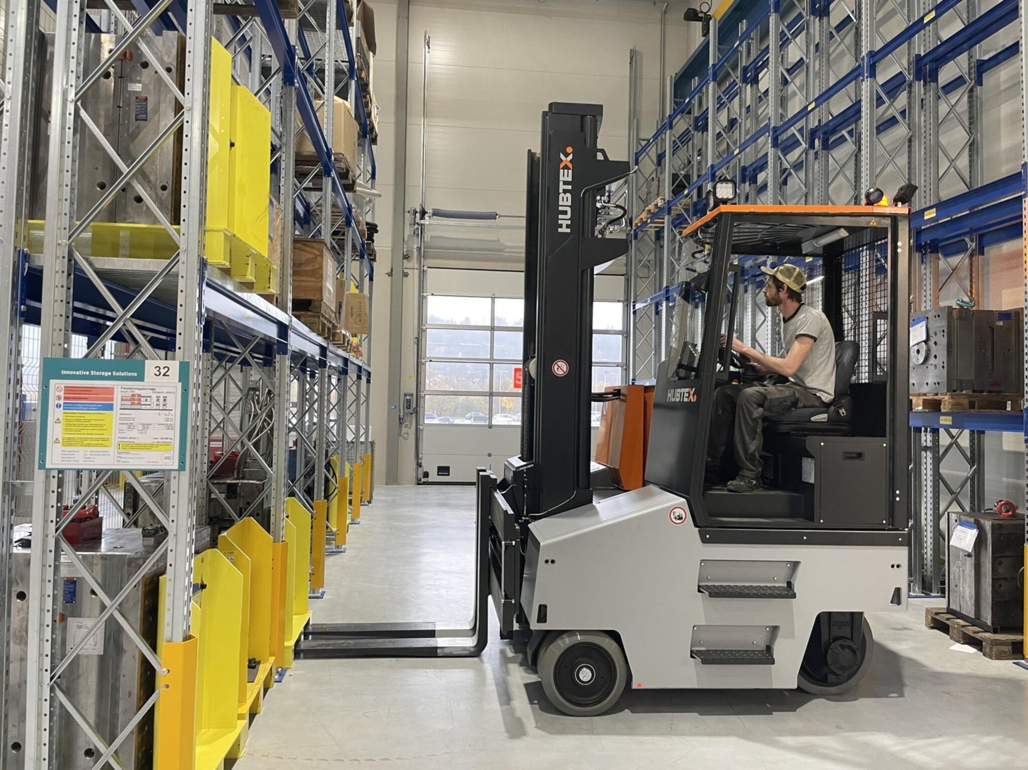 HUBTEX Multidirectional Heavy-Duty 15000lb Counterbalance Forklift