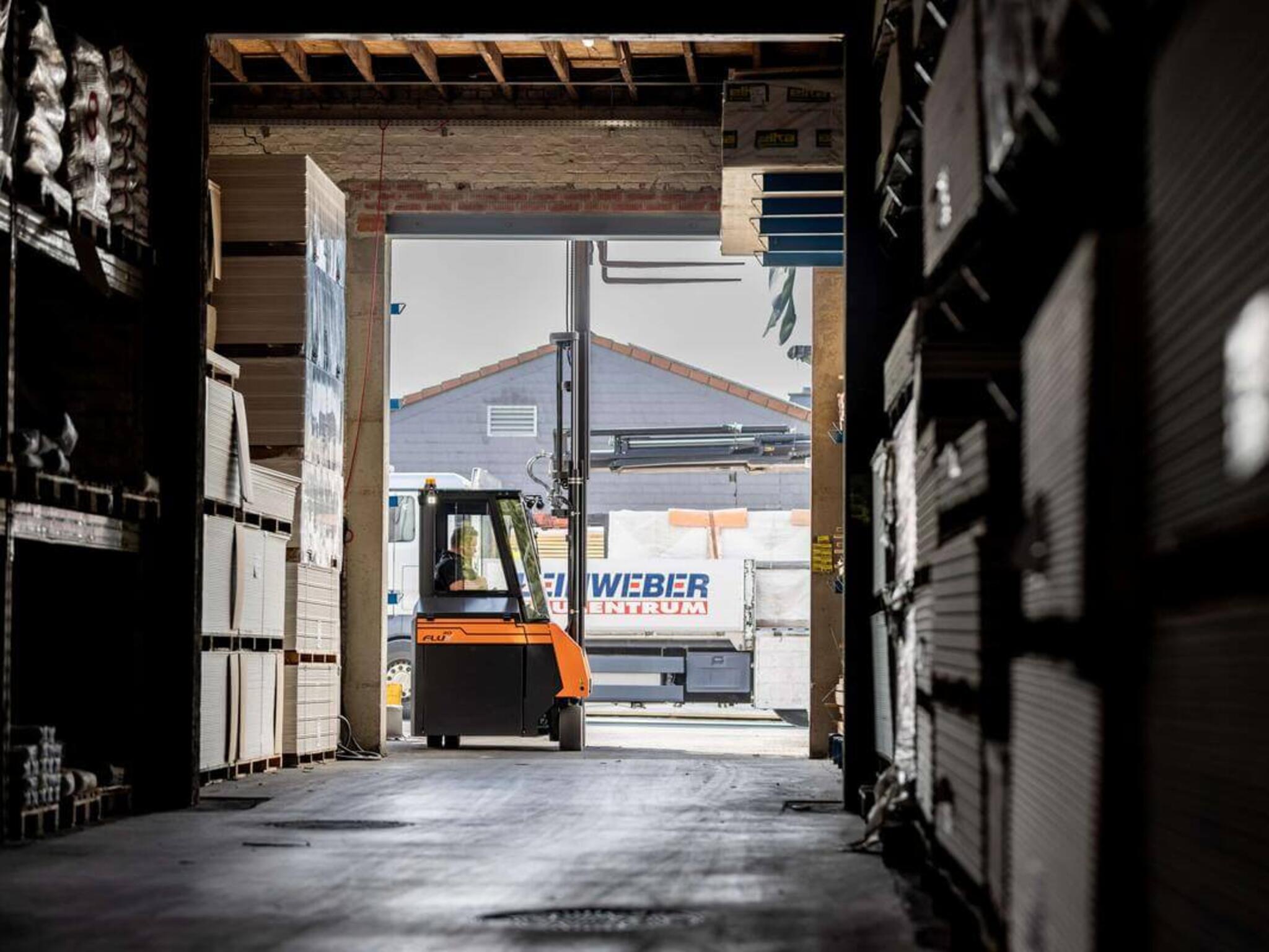 HUBTEX Multi Directional Counterbalance Forklift