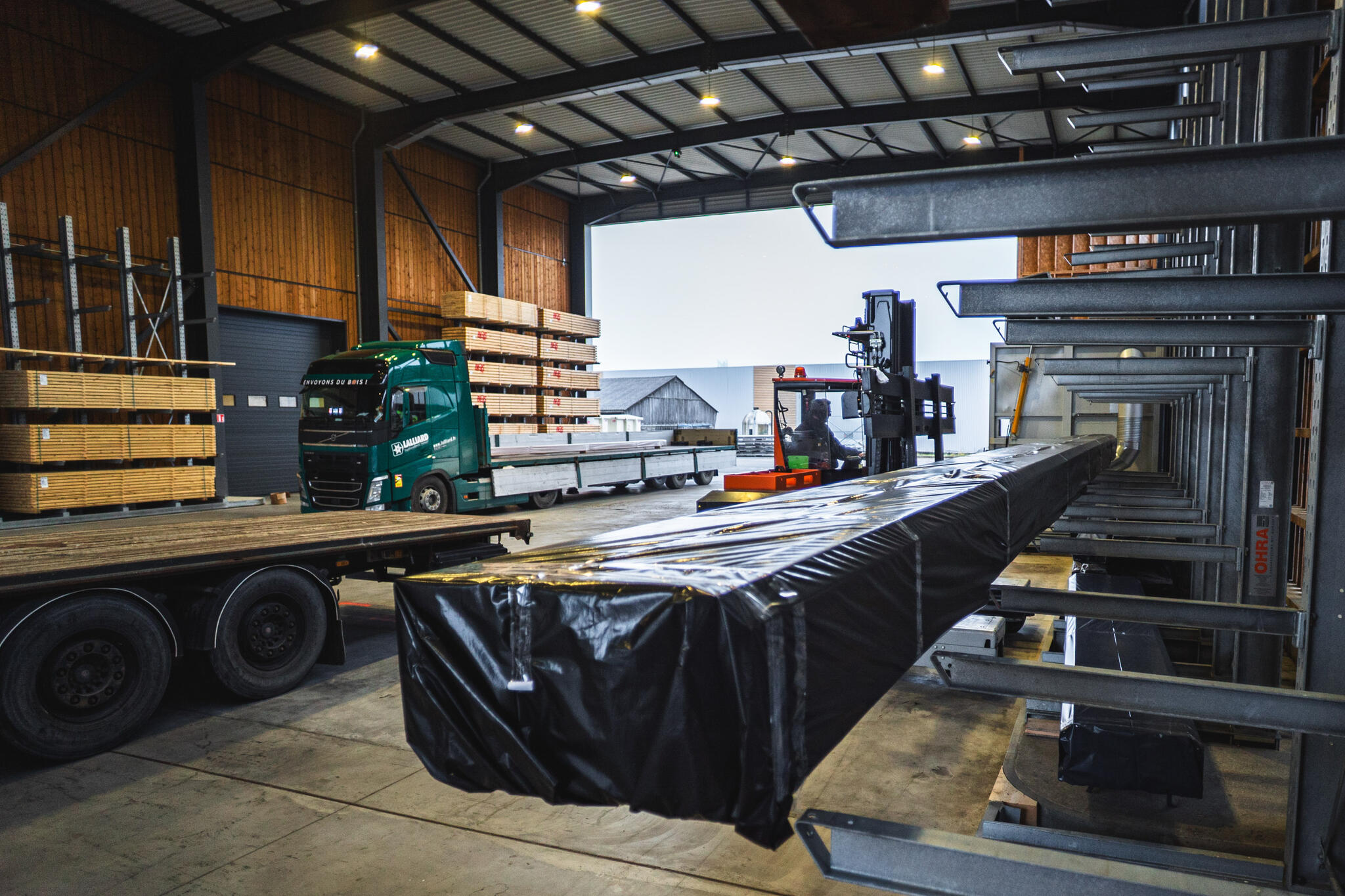 Logistique bois intérieur et extérieur avec chariot multidirectionnel HUBTEX