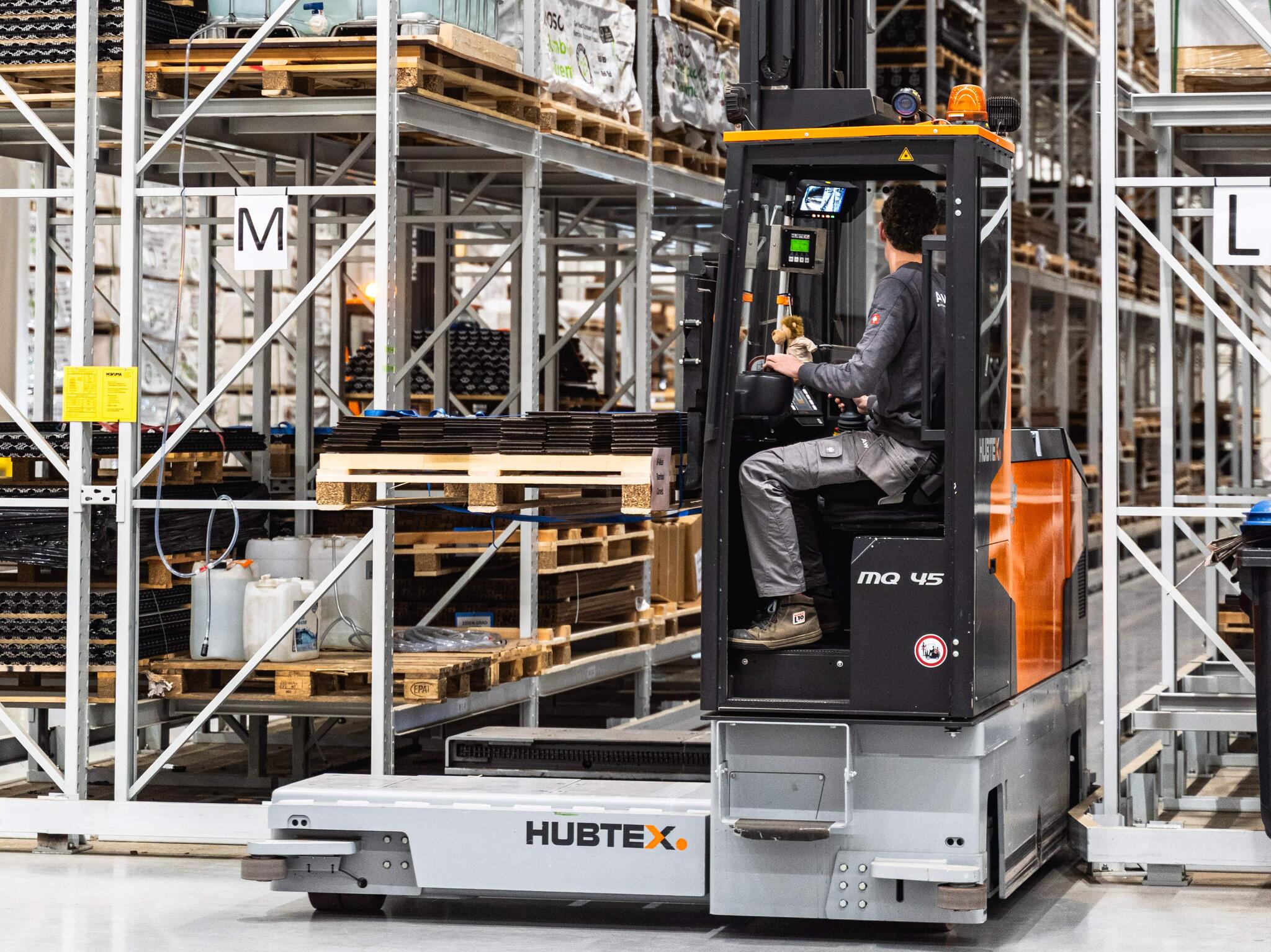 Hubtex Phoenix MQ45 ermöglicht Einlagern bis 11,5m