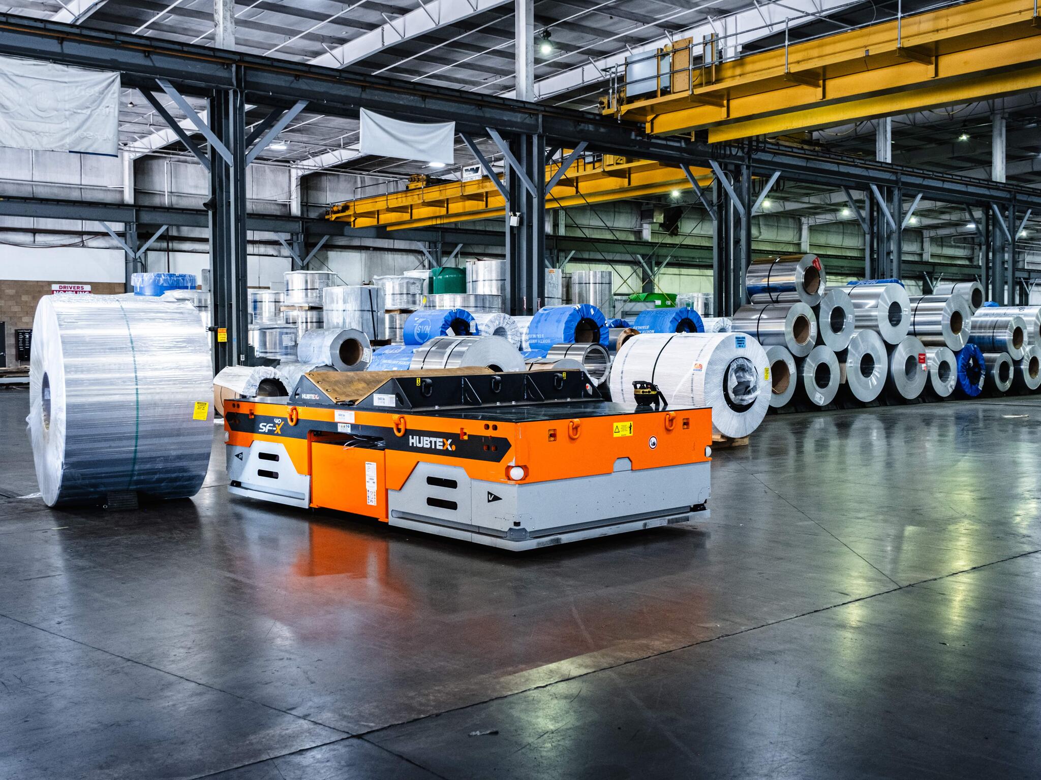 Hubtex: SFX 40 self-propelled platform truck in use at Ryerson