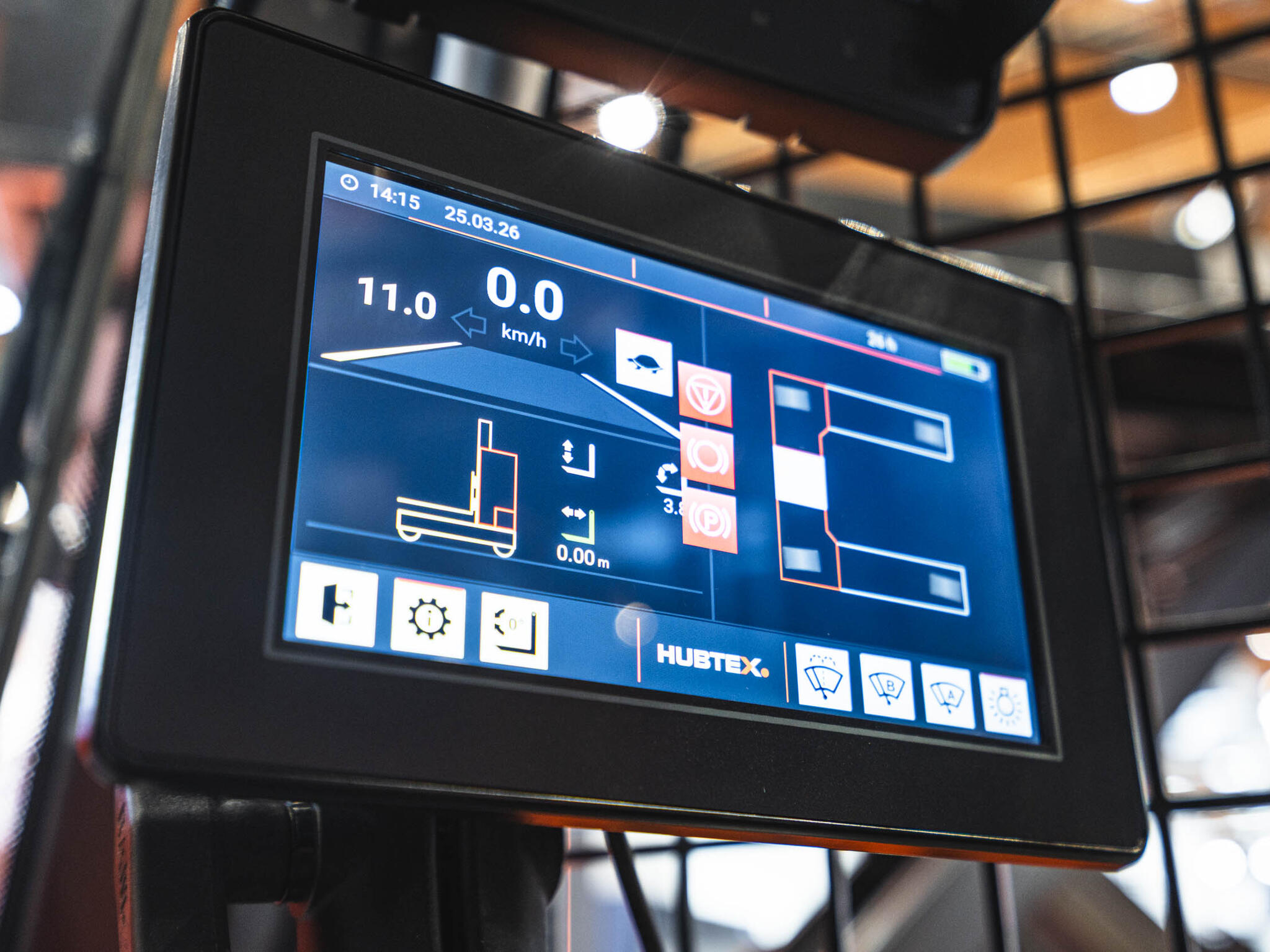 HUBTEX HIT4 Informations-Terminal mit Touchbedienung für präzise Steuerung im Schmalgang
