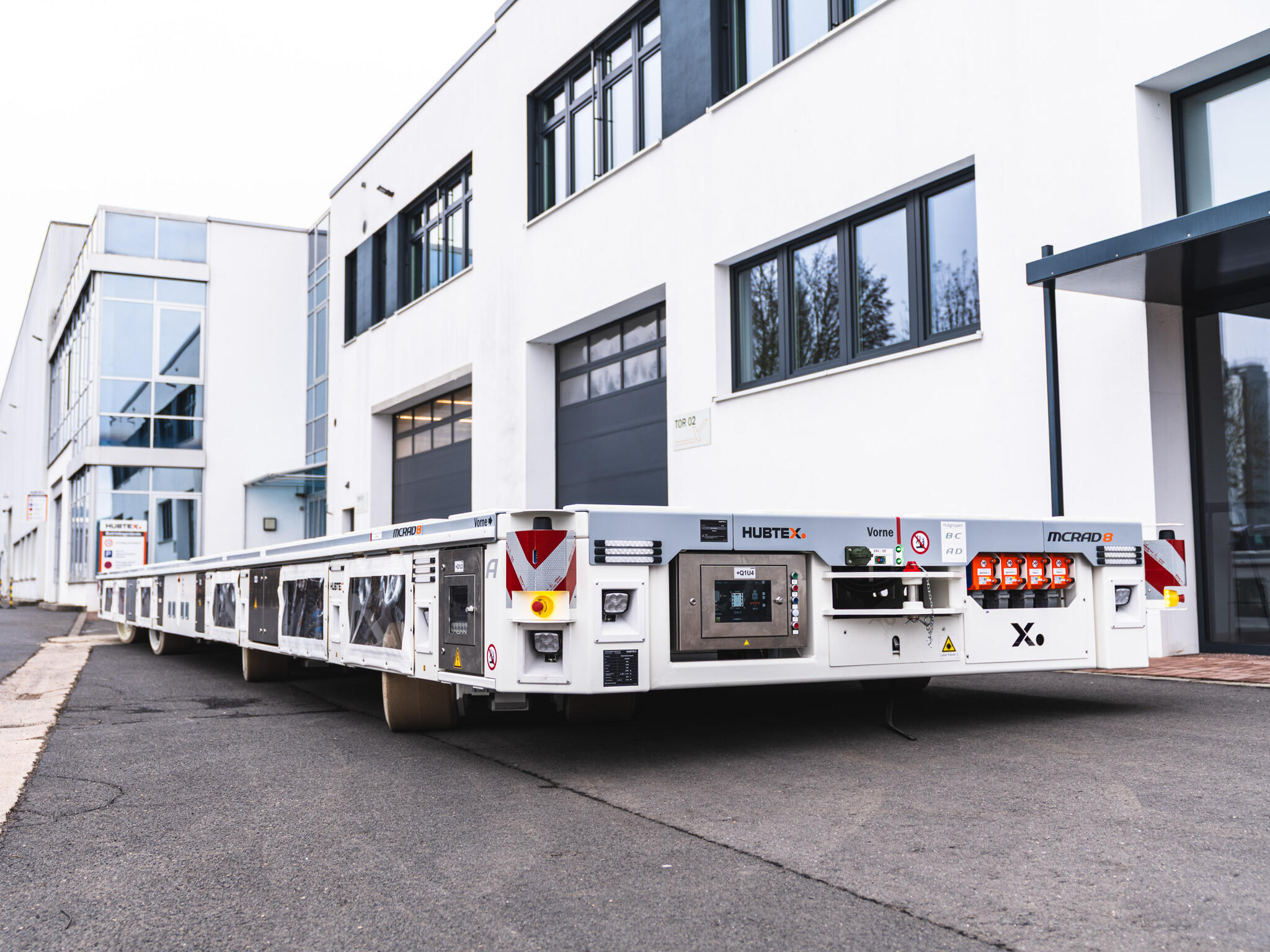 HUBTEX Schwerlast Plattform SFX im Außenbereich mit Nivellierfunktion