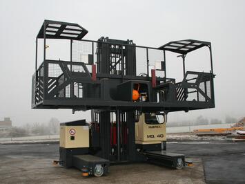 MQ 40 mit aufgenommener 2-Seiten Kommissionierplattform