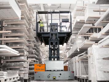 Die HUBTEX Elektro-Zweiseiten-Kommissionierplattform EZK 20