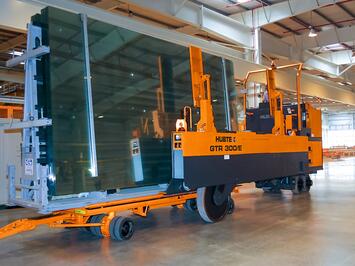 HUBTEX Glasgestelltransporter GTR 330 im Einsatz