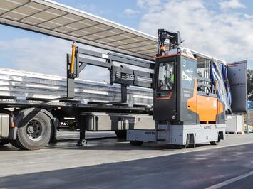 HUBTEX PhoeniX while loading a truck outdoor