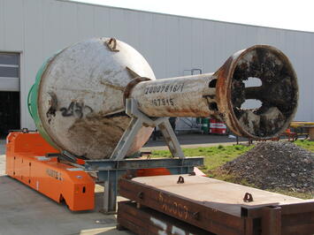 Sonderfahrzeug von HUBTEX transportiert eine Boje
