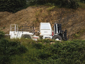 A HUBTEX SF stacker truck for BGE is descending into a quarry