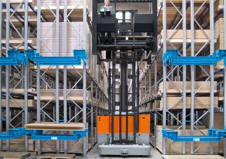 Die Kommissionierplattform MK im Einsatz